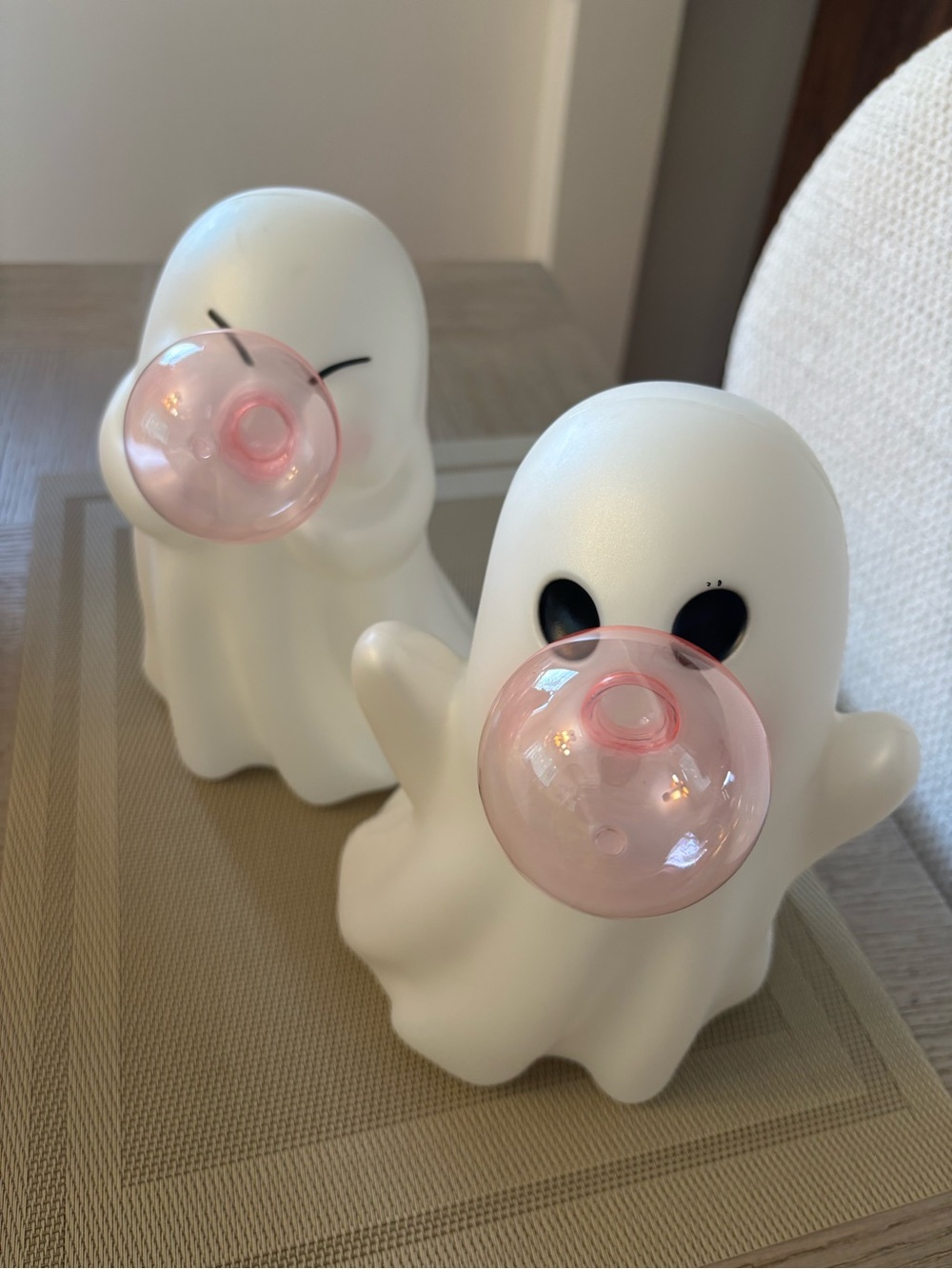 White Ghost Holiday Figurines with Pink Bubble - - Picture 2 of 2